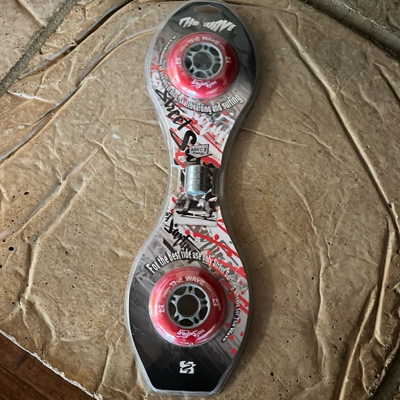 The Wave Street Surfing Replacement Wheels Model# WH02-R Red 85A 77mm - Picture 1 of 4